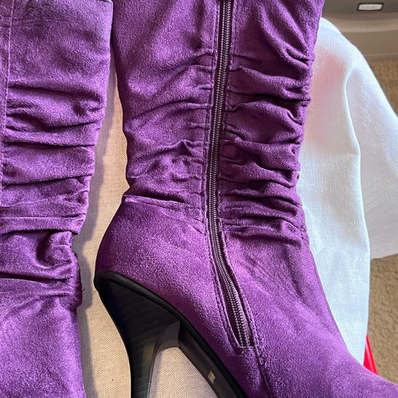 Beautiful Suede Megan Boots. - Picture 7 of 7